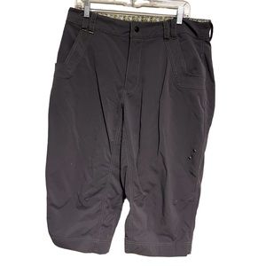 Lululemon grey hiking shorts size 36 mens